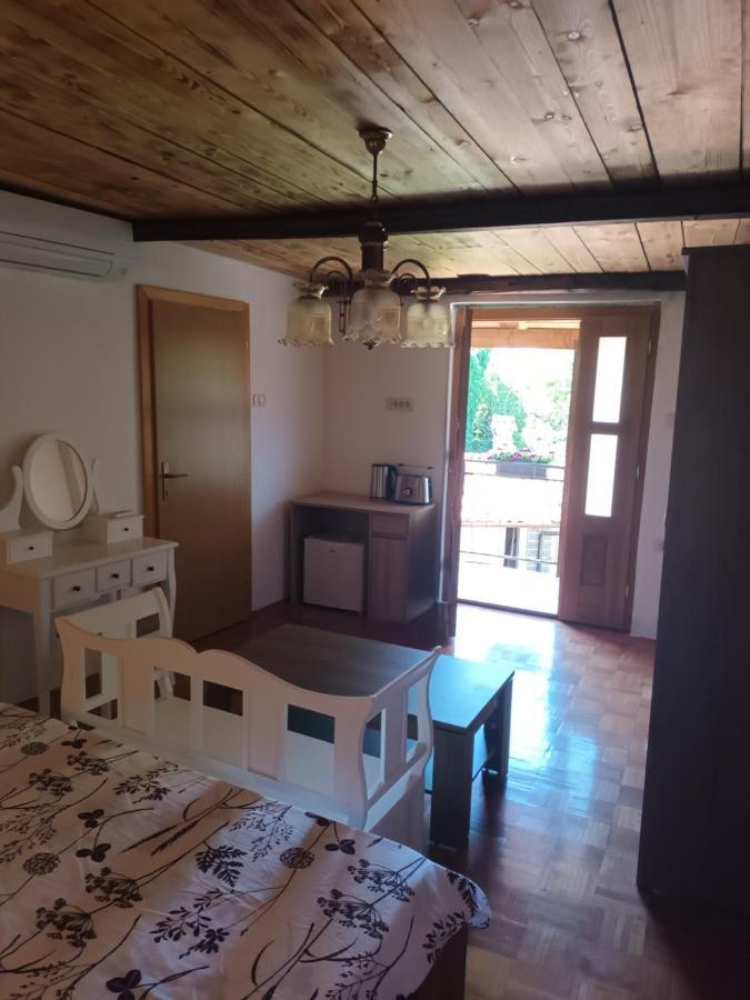 Soba S Kopalnico Brina3 Appartamento Sežana Esterno foto
